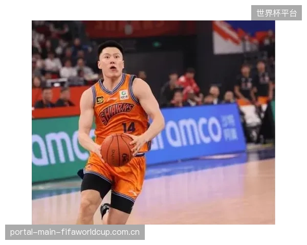 上海队锋线球员李弘权赛季表现突出，其稳定的中远投能力成为球队重要得分点。